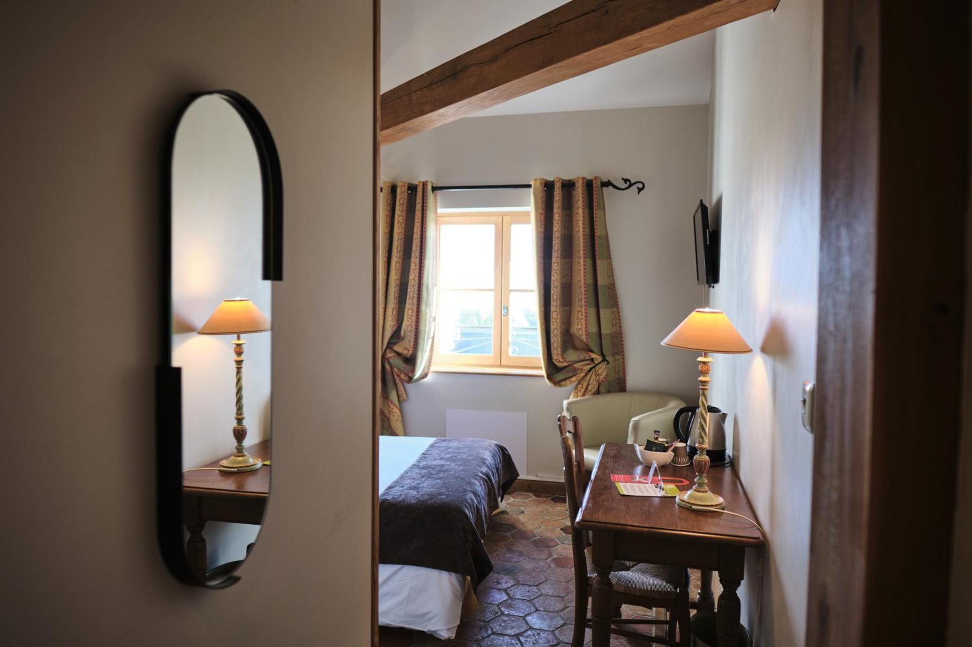 סאולאו Hostellerie De La Tour D'Auxois מראה חיצוני תמונה