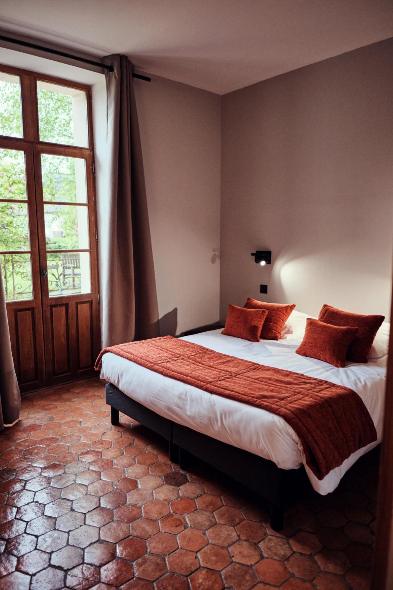 סאולאו Hostellerie De La Tour D'Auxois מראה חיצוני תמונה