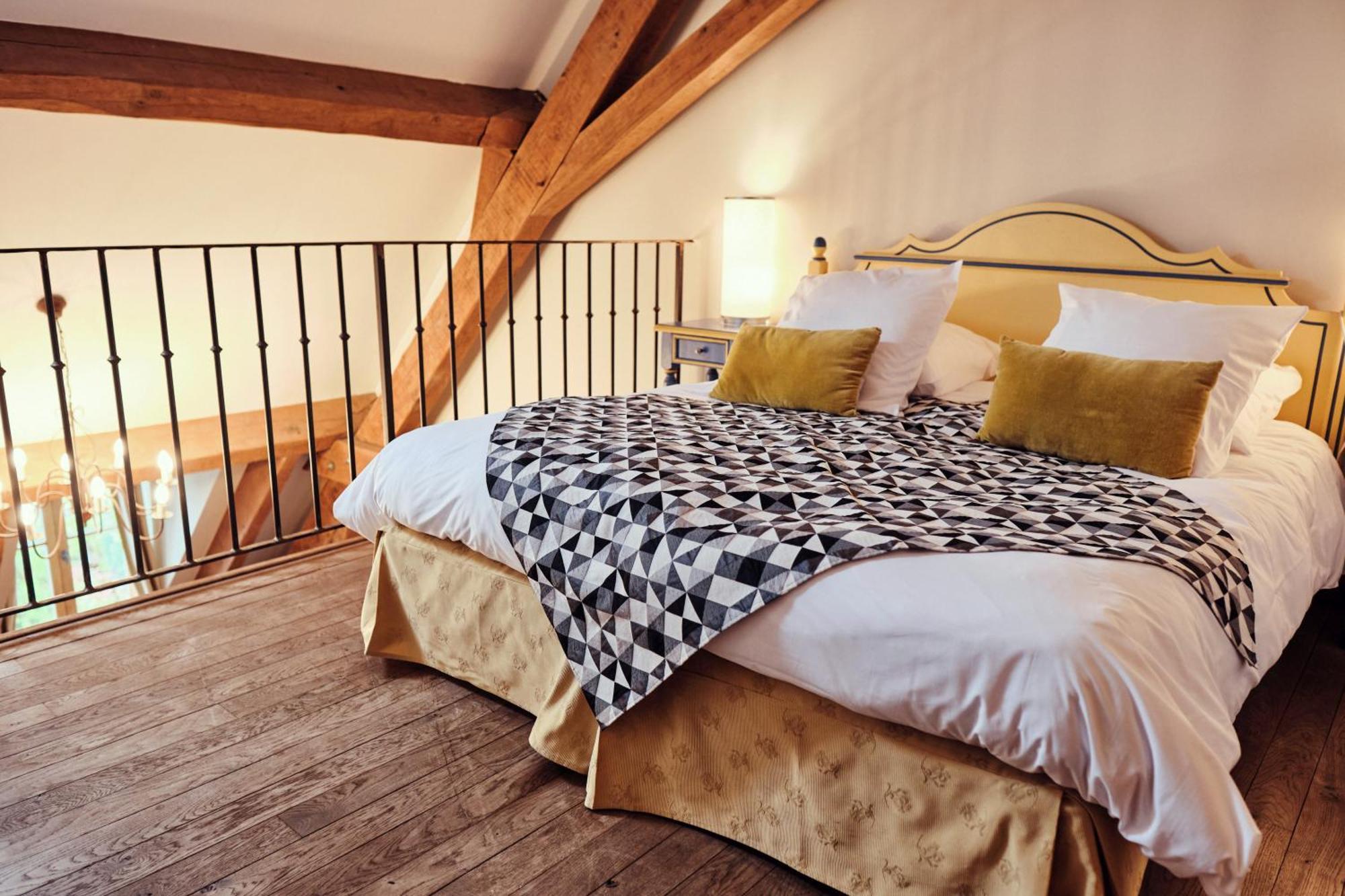 סאולאו Hostellerie De La Tour D'Auxois מראה חיצוני תמונה