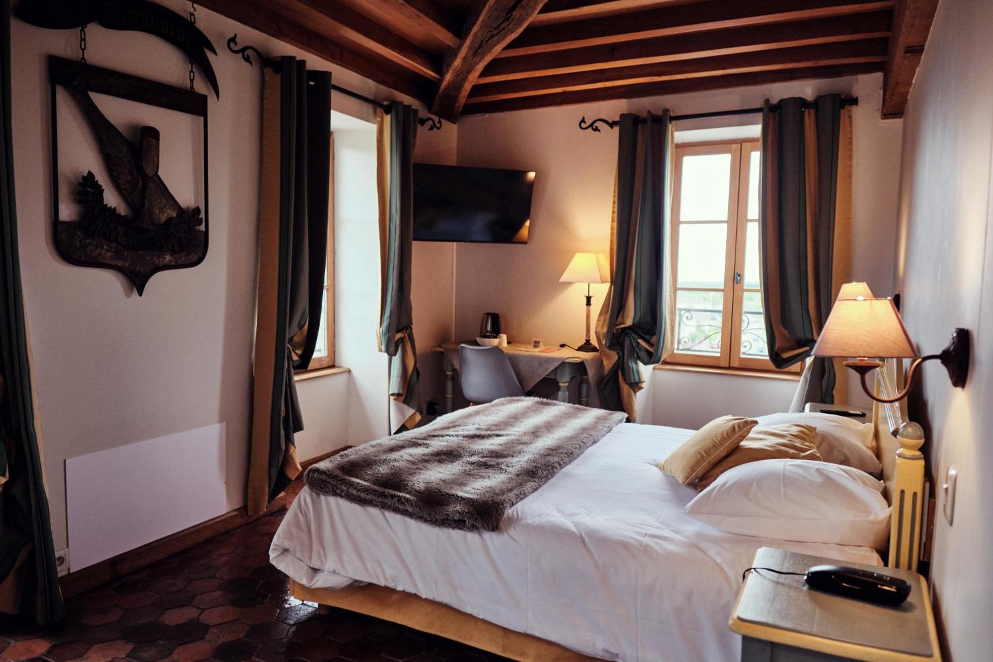 סאולאו Hostellerie De La Tour D'Auxois מראה חיצוני תמונה