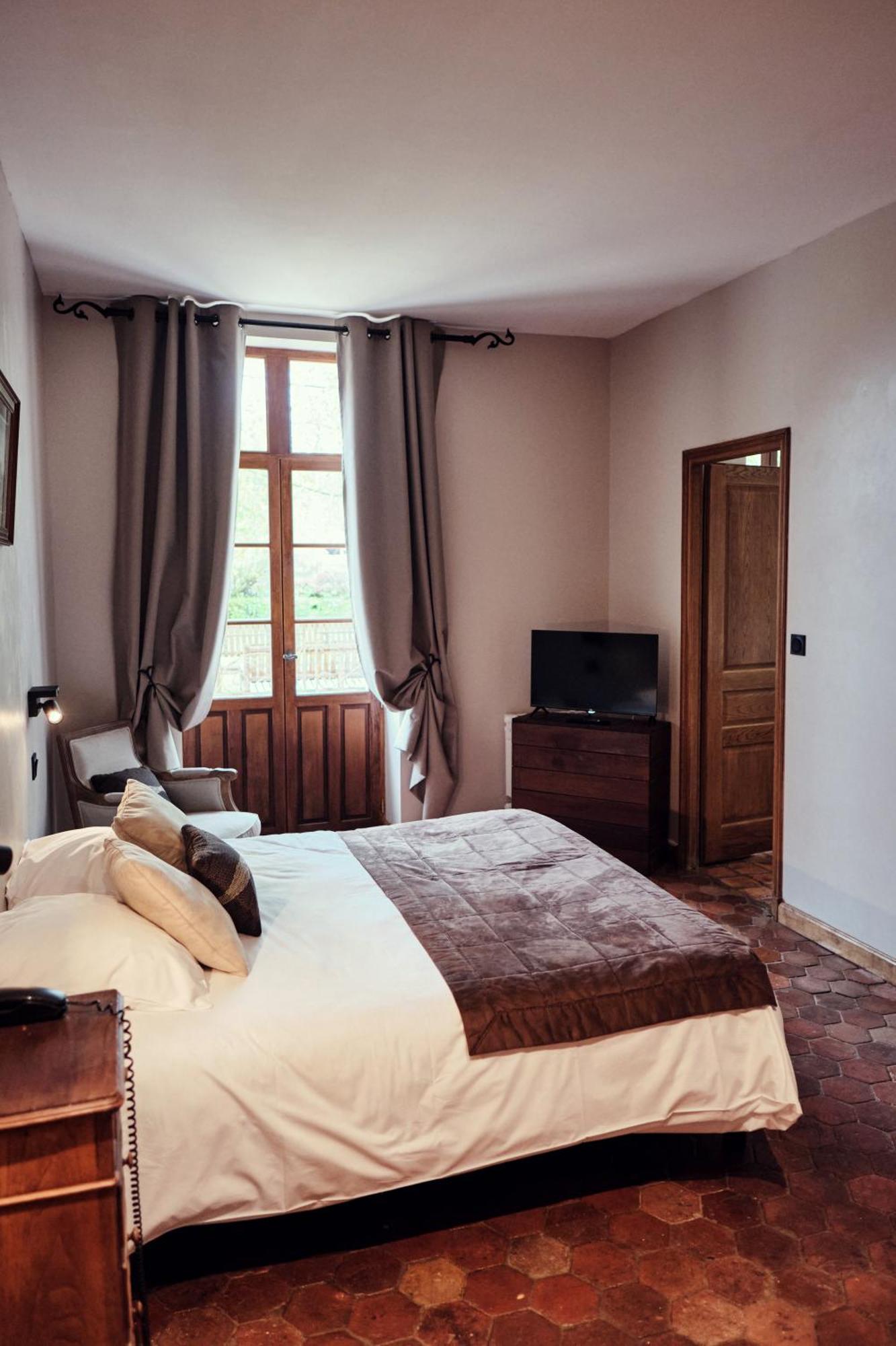 סאולאו Hostellerie De La Tour D'Auxois מראה חיצוני תמונה