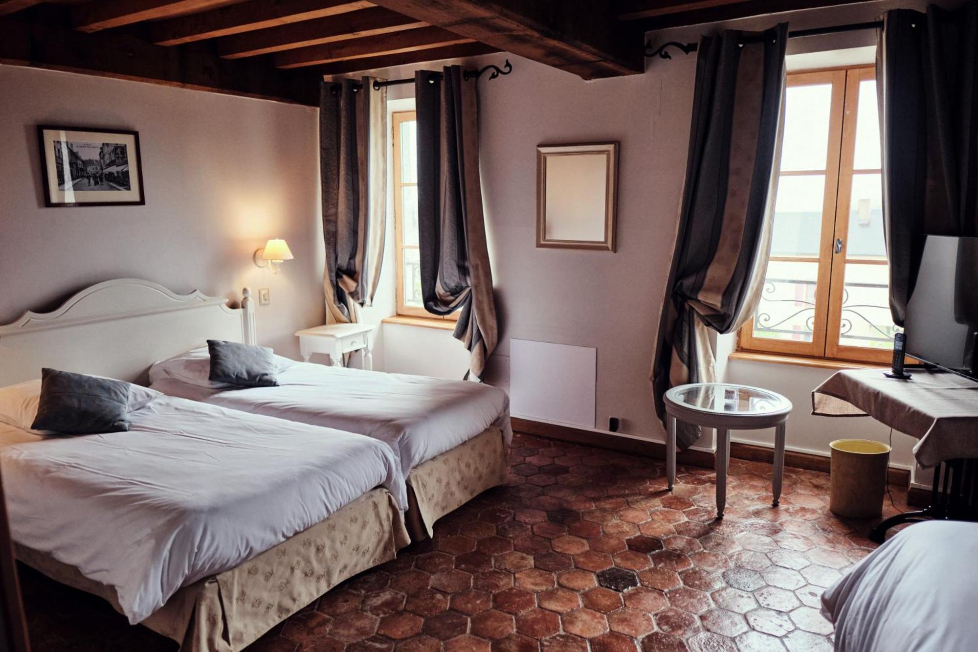 סאולאו Hostellerie De La Tour D'Auxois מראה חיצוני תמונה