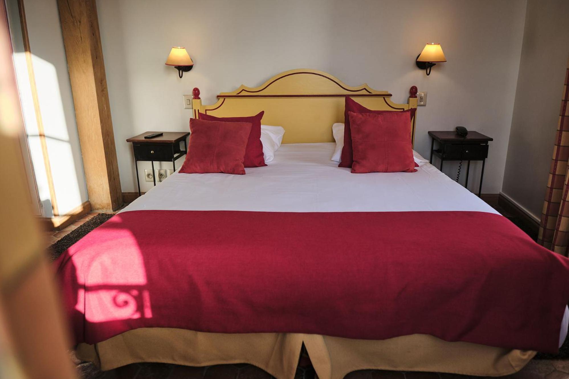 סאולאו Hostellerie De La Tour D'Auxois מראה חיצוני תמונה
