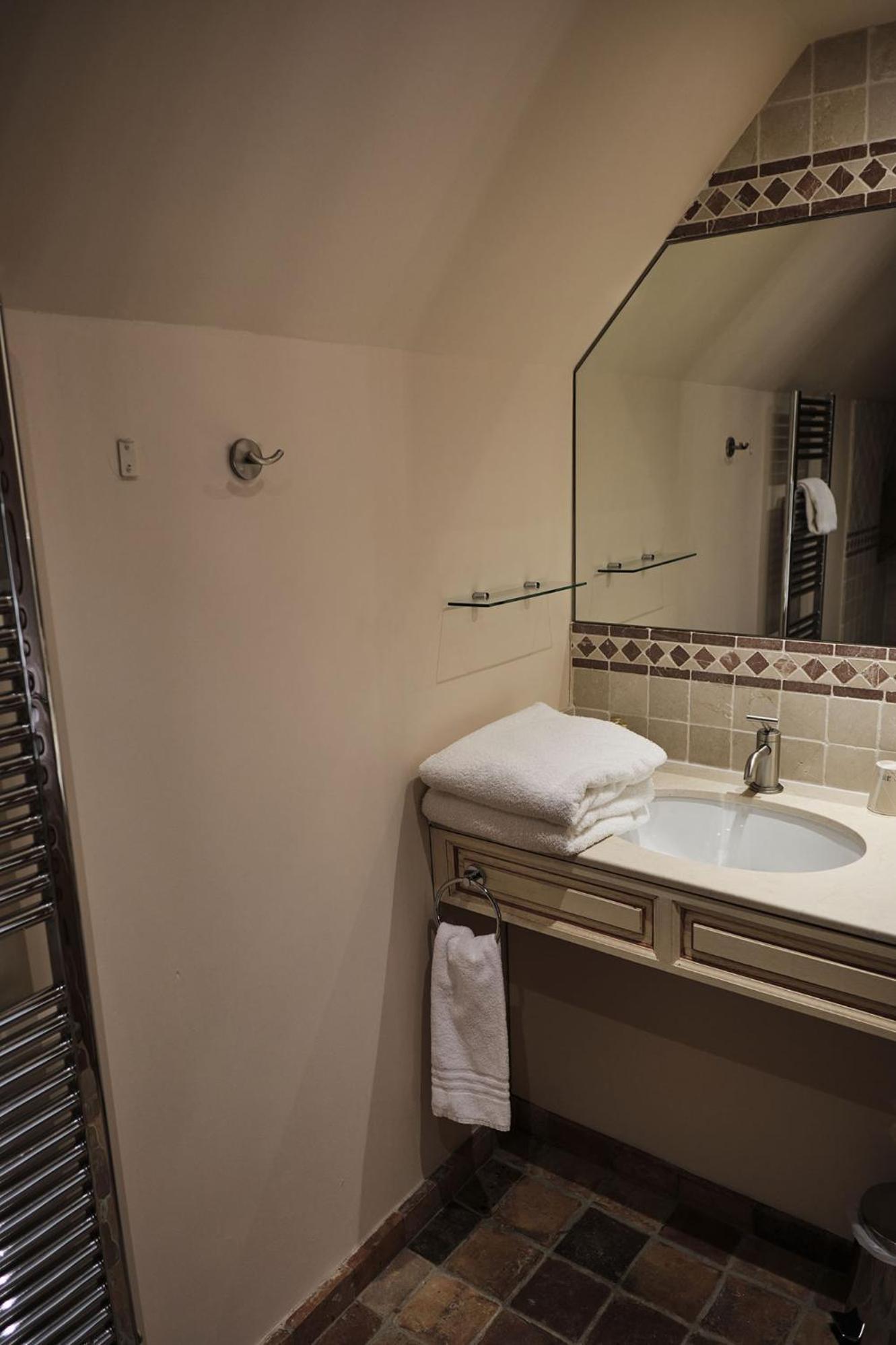 סאולאו Hostellerie De La Tour D'Auxois מראה חיצוני תמונה
