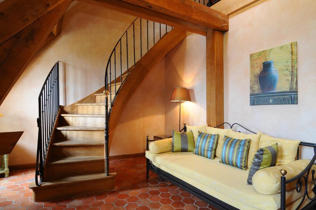 סאולאו Hostellerie De La Tour D'Auxois מראה חיצוני תמונה
